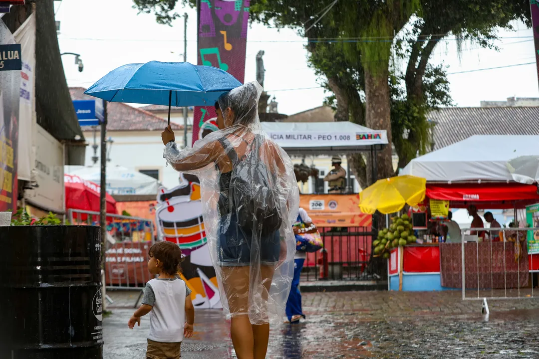 Imagem ilustrativa da imagem Chuva forte marca primeiro dia de Carnaval no Pelourinho