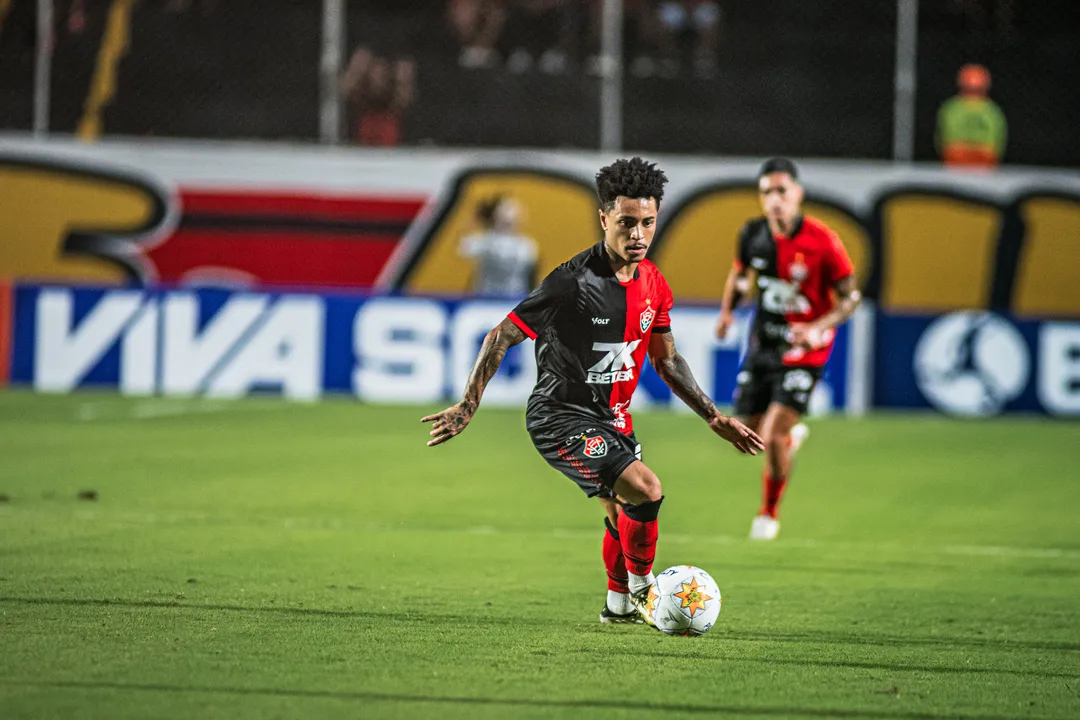 Matheuzinho deve retornar ao time titular do Vitória contra o Fortaleza