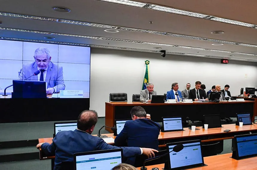 Ângelo Coronel ( na tela) deve apresentar seu relatório final depois da reunião do STF