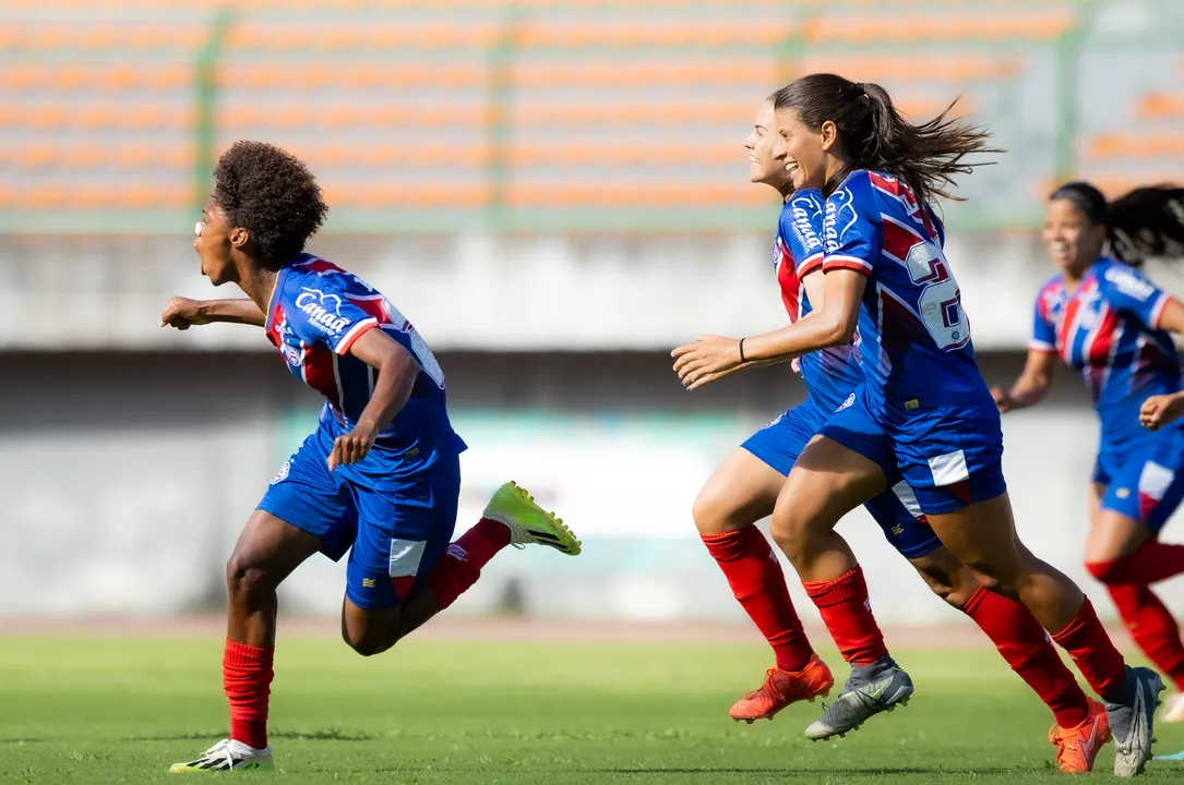 Jogadoras do Bahia comemorando