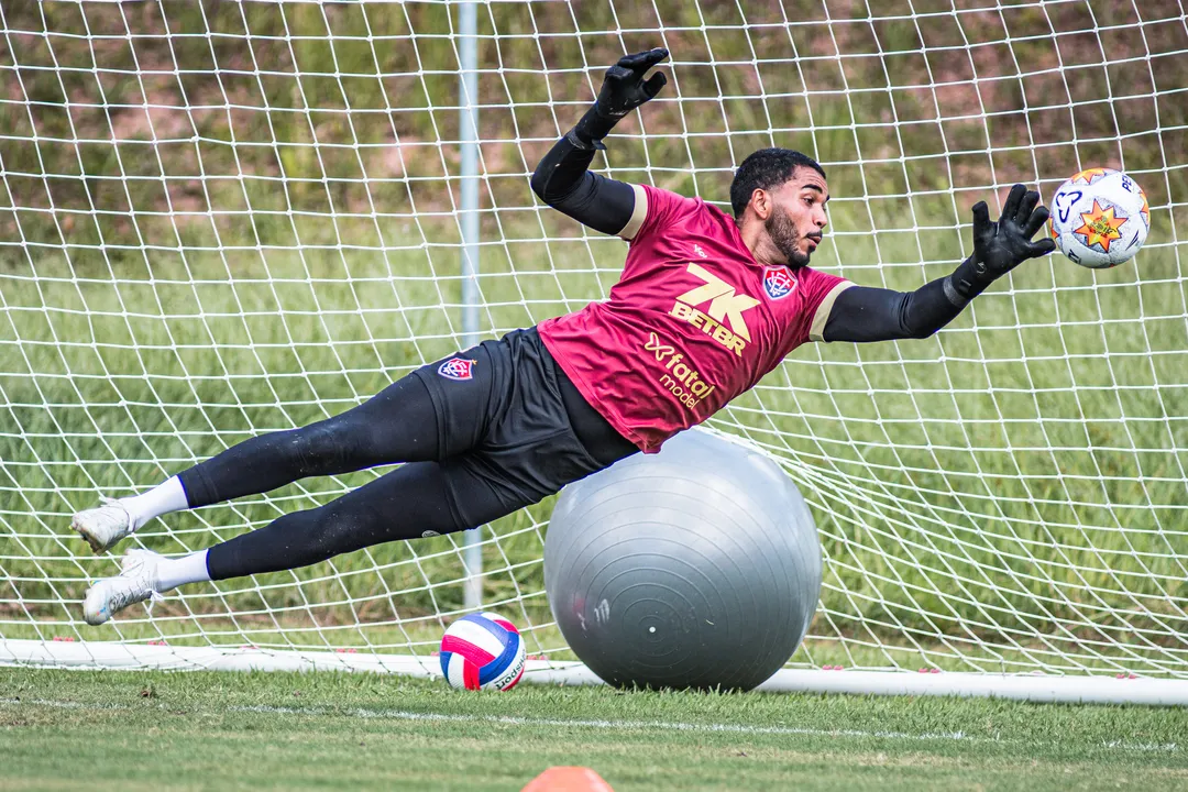 Goleiro Lucas Arcanjo fica à disposição do técnico Thiago Carpini