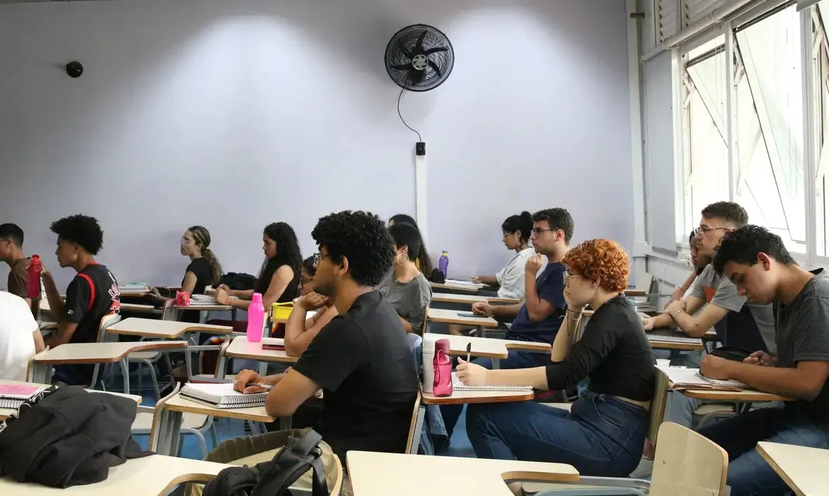 A cota também valerá para contratações temporárias.