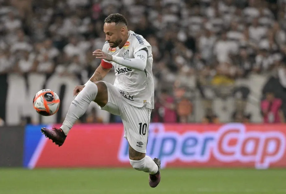 Imagem ilustrativa da imagem Corinthians bate o Santos por 2 a 1 pelo Paulistão