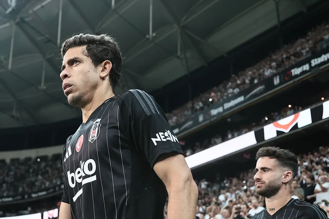 Gabriel Paulista em campo pelo Besiktas