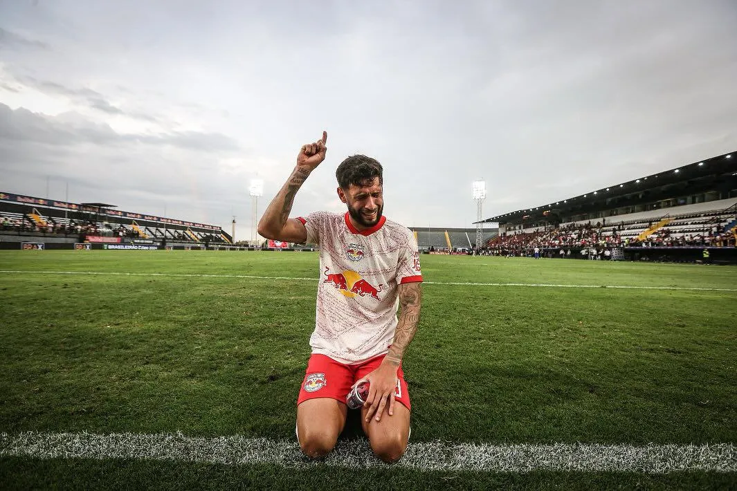 Juninho Capixaba comemora permanência do Red Bull Bragantino na elite do futebol brasileiro