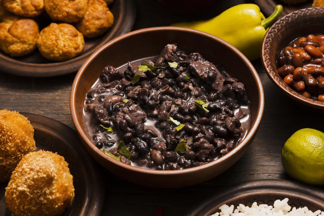 Tradicional buffet de feijoada será servido das 11h às 14h