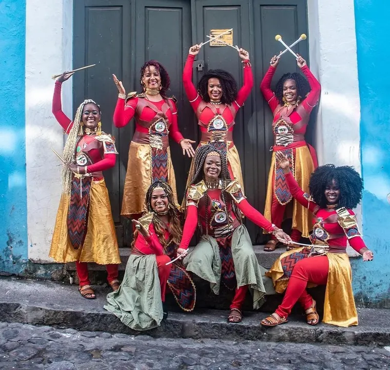 A associação Didá arrecada alimentos durante o Carnaval e troca pelas fantasias do Bloco Afro Didá