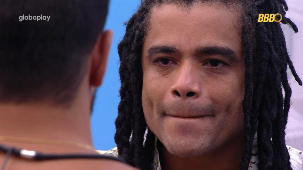 Diogo se emociona em conversa com Maike