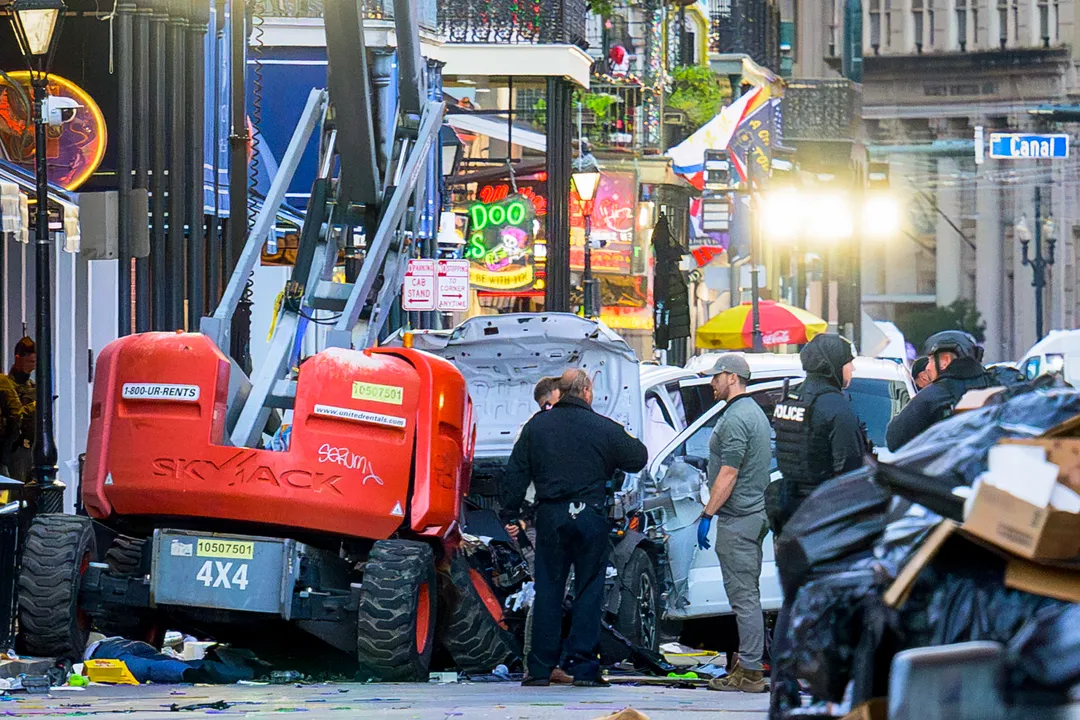 FBI lidera a investigação sob a hipótese de um ato terrorista