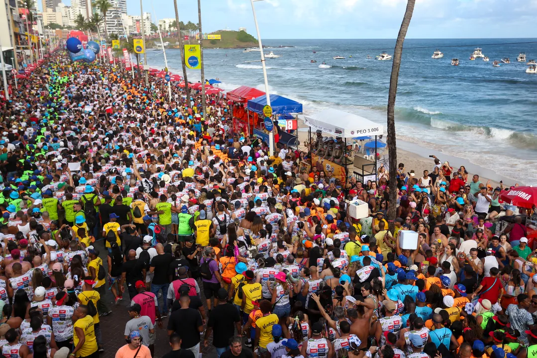 Imagem ilustrativa da imagem Monitoramento revela total de foliões no carnaval em Salvador; confira