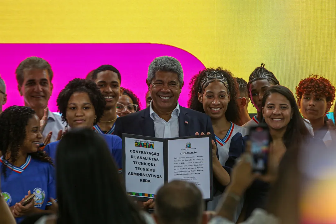 Jerônimo durante anúncio realizado no Centro Estadual de Educação Profissional Severino Vieira, em Salvador