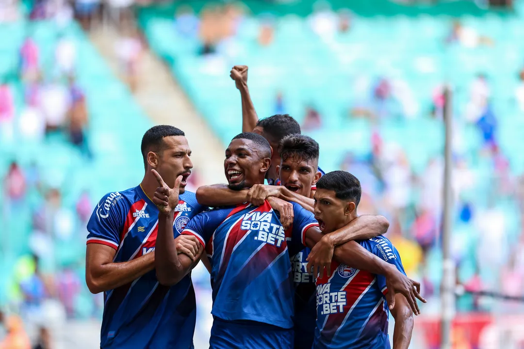 Imagem ilustrativa da imagem Lucho Rodriguez faz hat-trick e Bahia atropela o Colo-colo na Fonte Nova