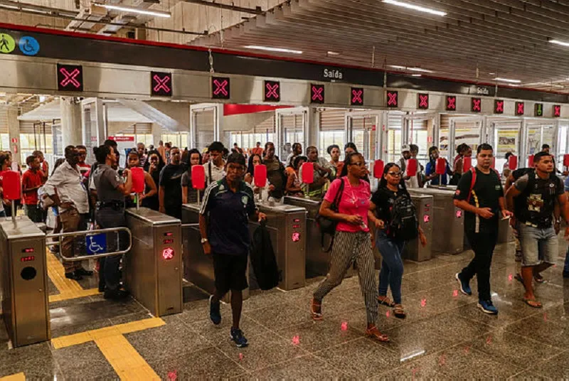 Estação de metrô e ônibus de Águas Claras