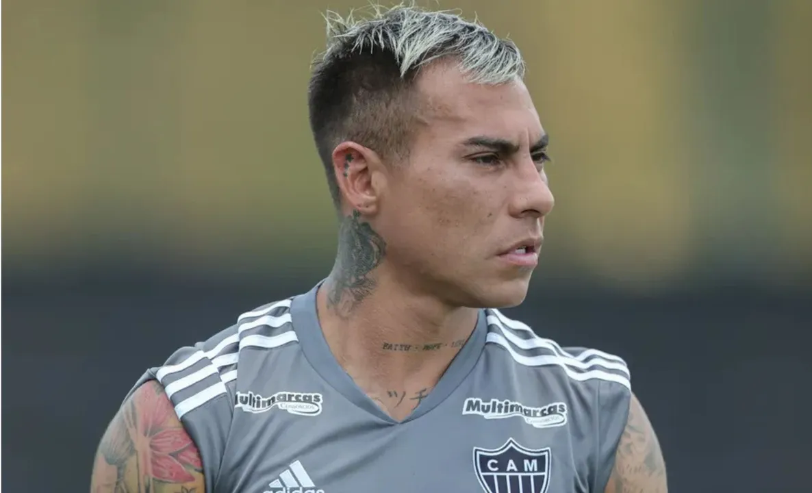 Eduardo Vargas em treinamento pelo Atlético-MG