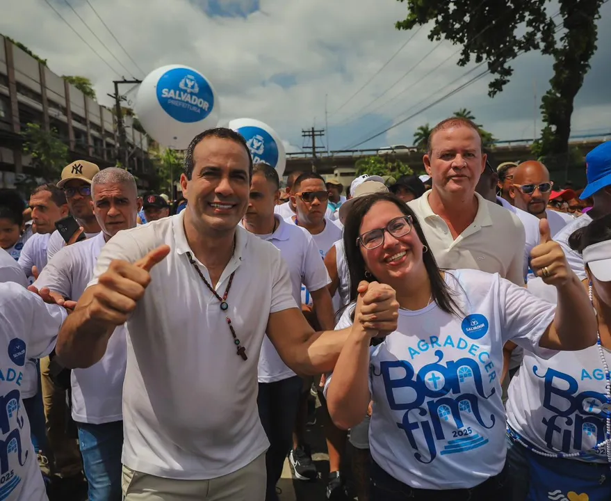 Vice-prefeita Ana Paula Matos (PDT) esteve no cortejo ao lado do prefeito Bruno Reis (União Brasil)