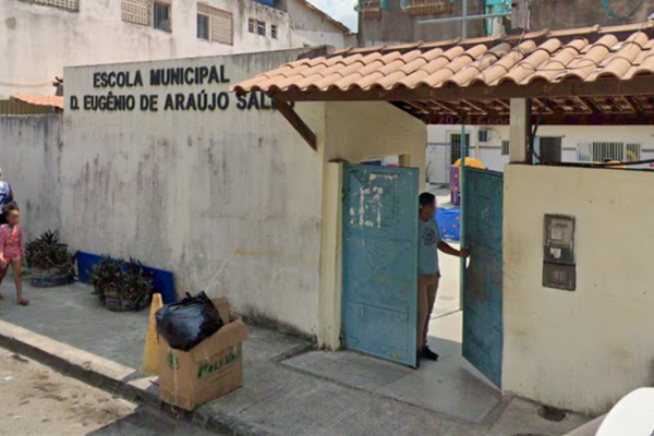 A instituição teve uma geladeira levada durante a madrugada.