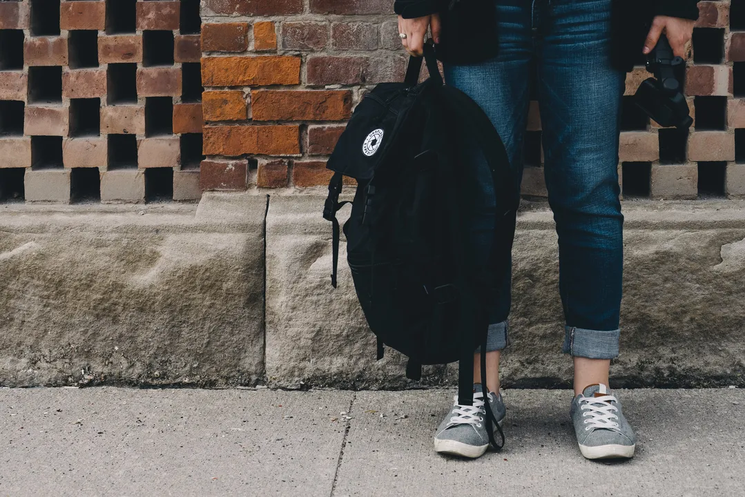 Mochilas serão utilizadas por crianças em creches e escolas comunitárias nas favelas da Bahia