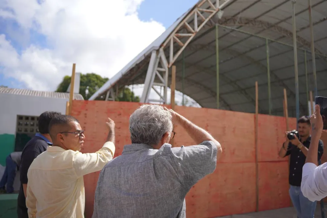 Caetano vistoriou escolas em Camaçari