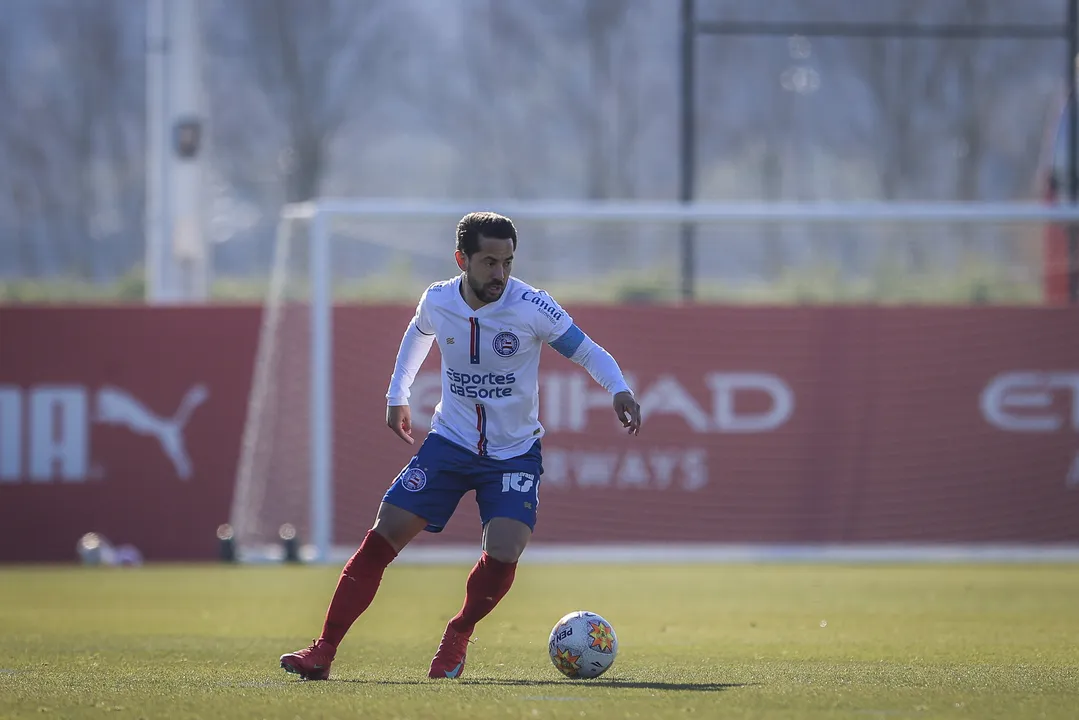 Éverton Ribeiro durante jogo treino contra o Girona B