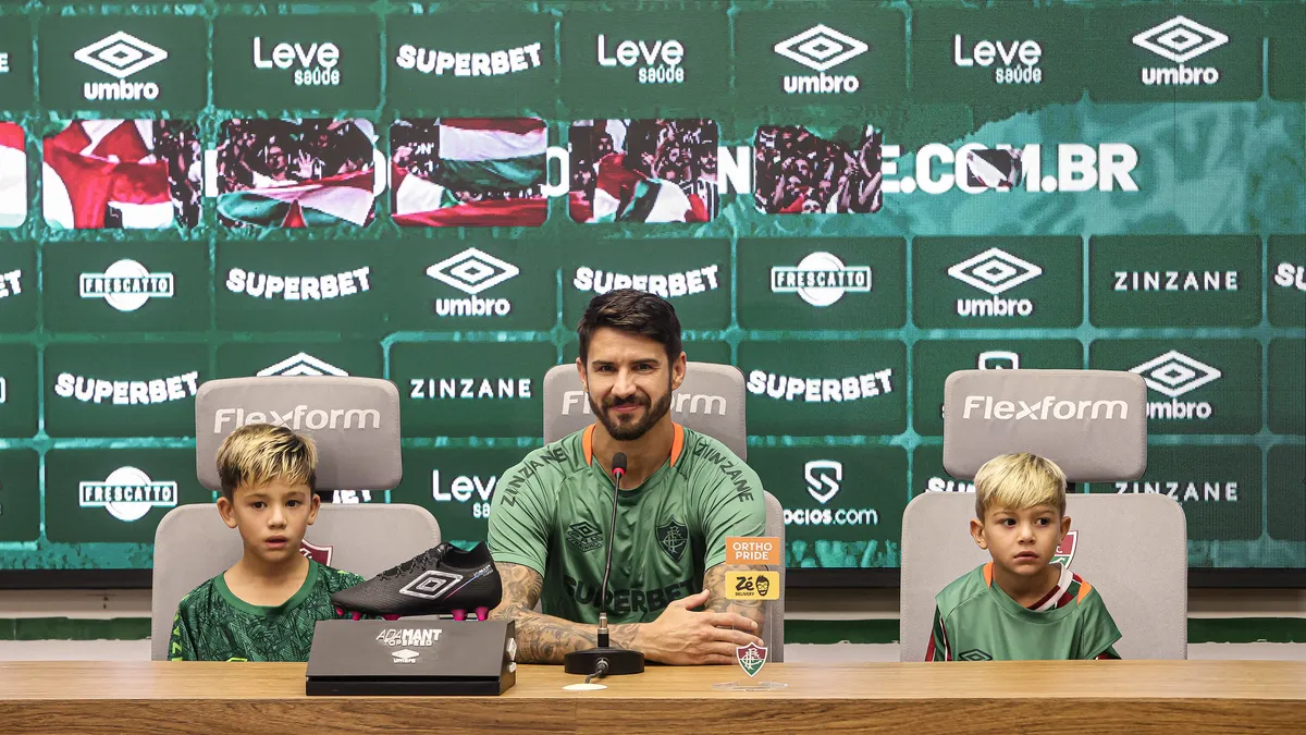 Everaldo durante apresentação no Fluminense