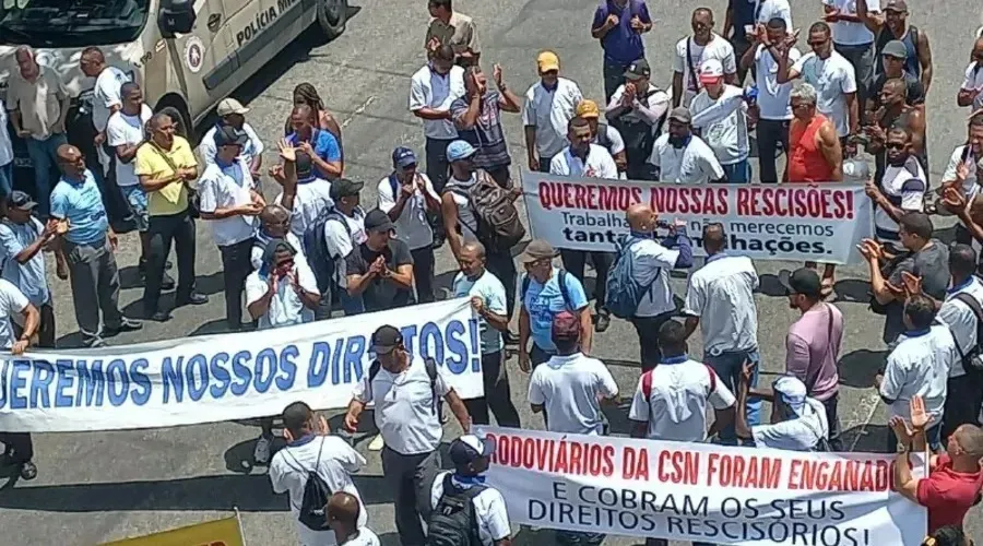 Imagem ilustrativa da imagem Ex-funcionários da CSN voltam a protestar em Salvador