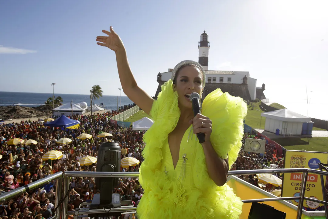 Ivete Sangalo comanda multidão no circuito Dodô