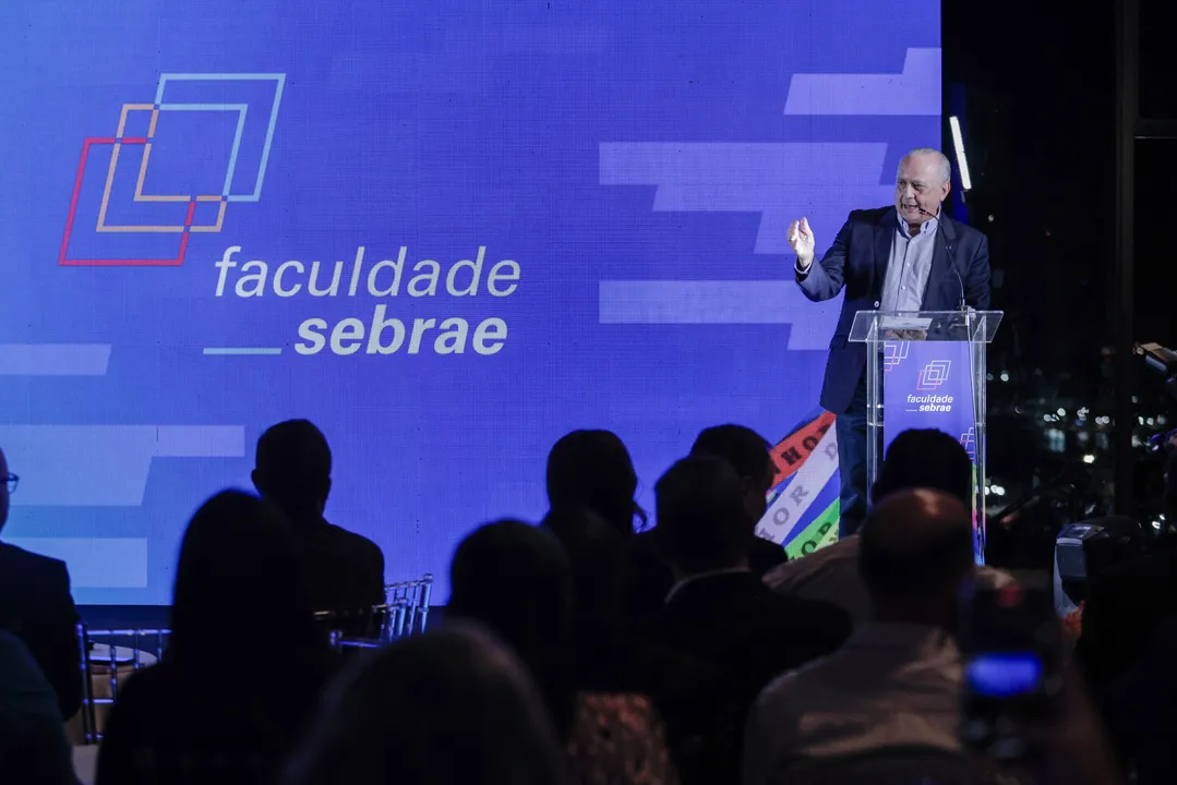 Superintende do Sebrae Bahia durante evento de lançamento da faculdade