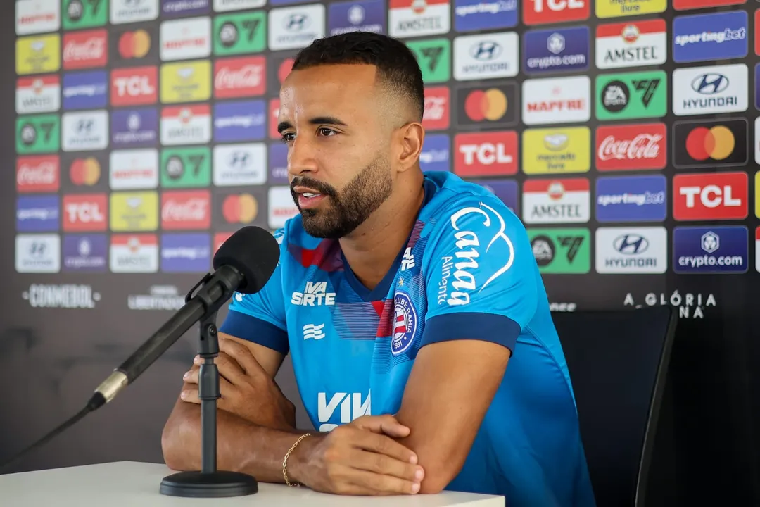 Caio Alexandre em coletiva de imprensa