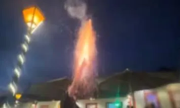 Imagem ilustrativa da imagem Fogo de artifício explode em cima de jovem e atinge cinco pessoas