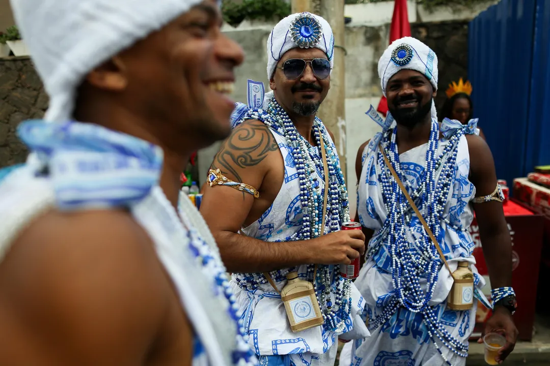 Foliões do bloco Filhos de Gandhy nesta segunda-feira, 3