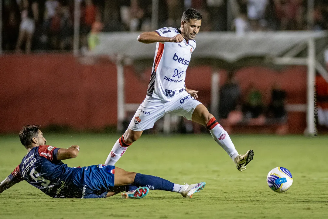 Duelo entre Vitória e Fortaleza em 2024