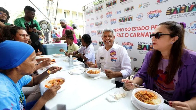 Jerônimo almoça com catadoras