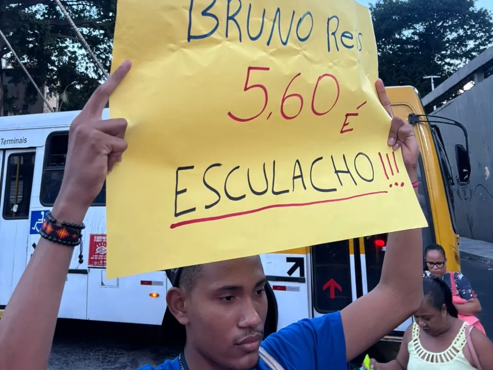 Imagem ilustrativa da imagem Grupo faz protesto na Lapa contra aumento da passagem de ônibus