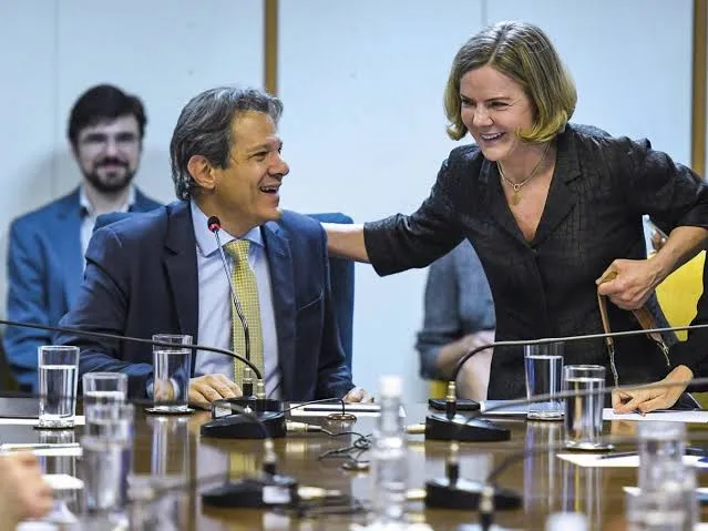 Haddad deixa rusgas com Gleisi de lado