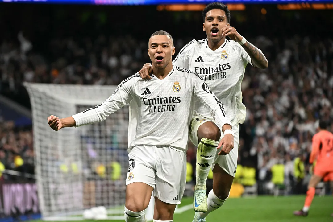 Mbappé marcou três gols no duelo contra o Manchester City