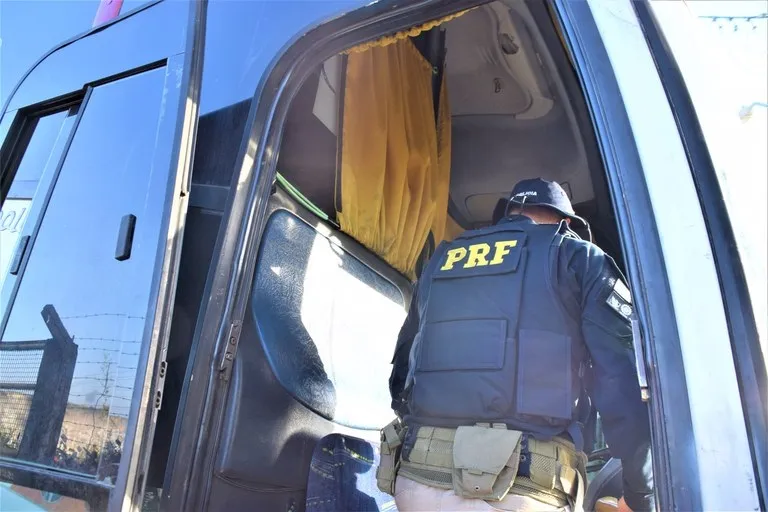 Imagem ilustrativa da imagem Homem é preso por abusar de criança de 9 anos em ônibus na Bahia