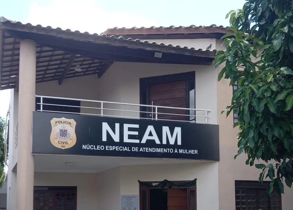 O suspeito foi detido pelas equipes do Núcleo Especializado de Atendimento à Mulher (NEAM)