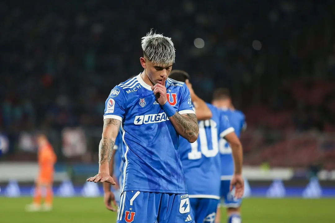 Maximiliano Guerrero em ação com a camisa da La U