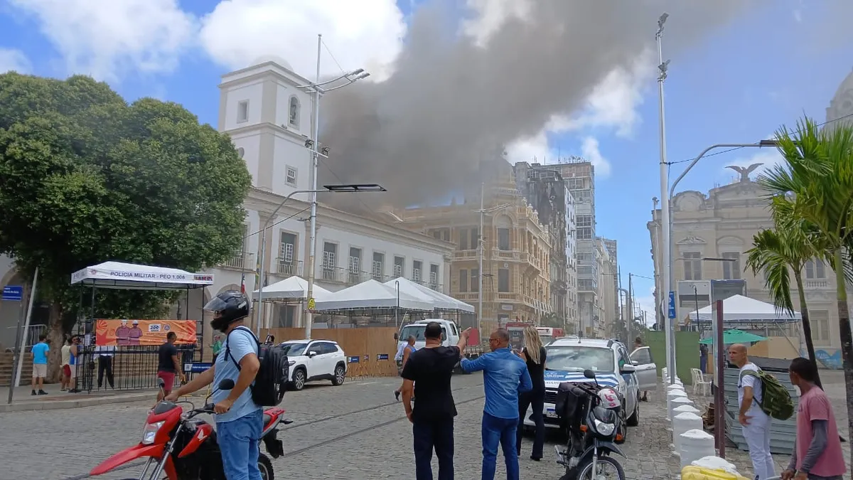 Imagem ilustrativa da imagem Incêndio atinge Câmara Municipal de Salvador nesta segunda