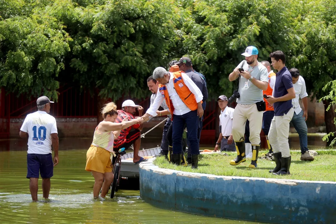 Governador visitou município de Bom Jesus da Lapa neste domingo, 19.