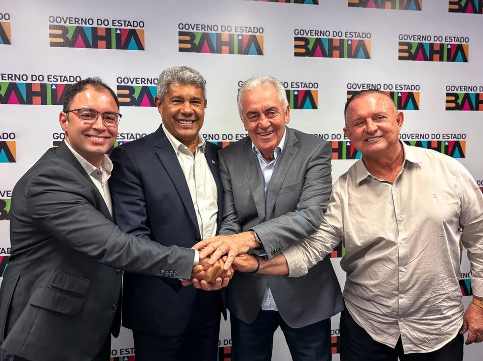 Na foto, o prefeito de Paulo Afonso, Mário Galinho (PSD) ao lado de Jerônimo, Otto Alencar e Adolfo Menezes