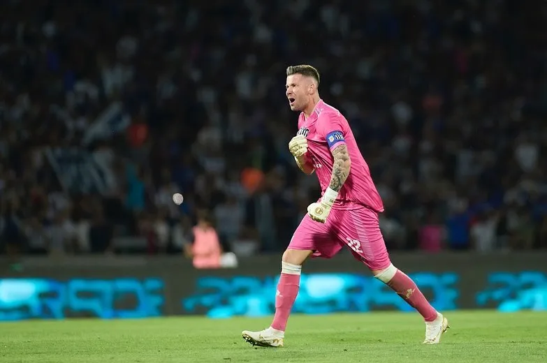 Goleiro Guido Herrera em ação no Talleres-ARG