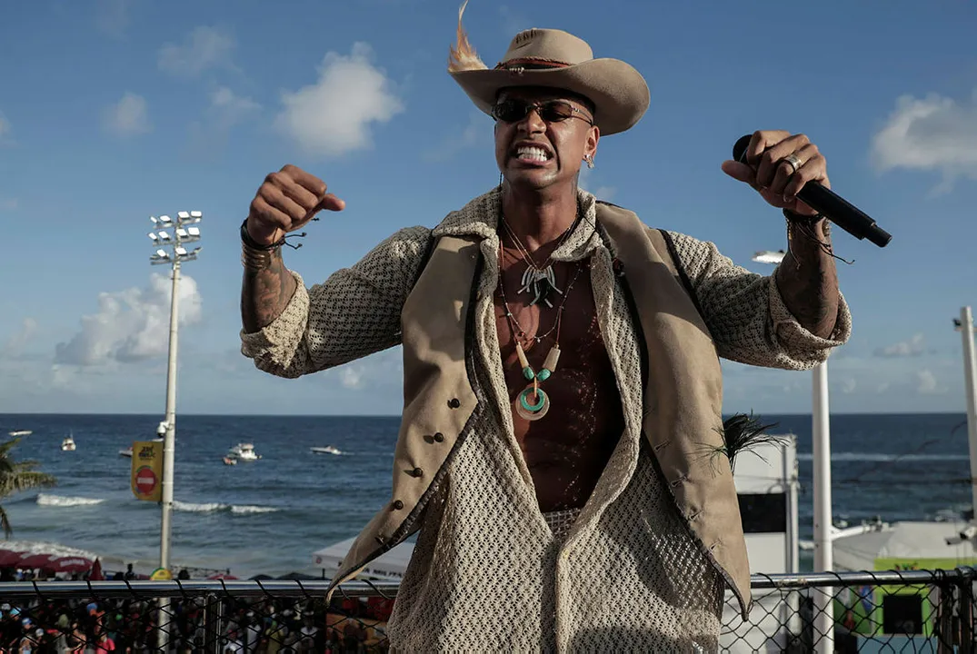 Mesmo após a intensa maratona, Leo Santana ainda tem compromissos no pós-Carnaval