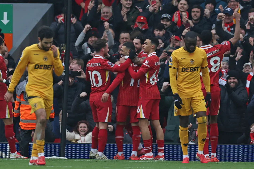 Jogadores do Liverpool comemorando