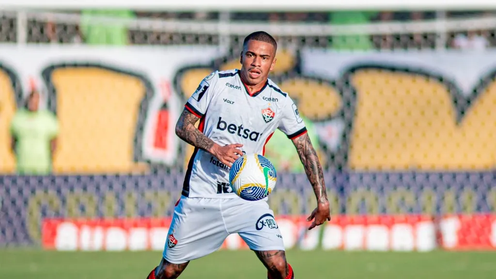 Lucas Esteves defendeu o Vitória em 2024