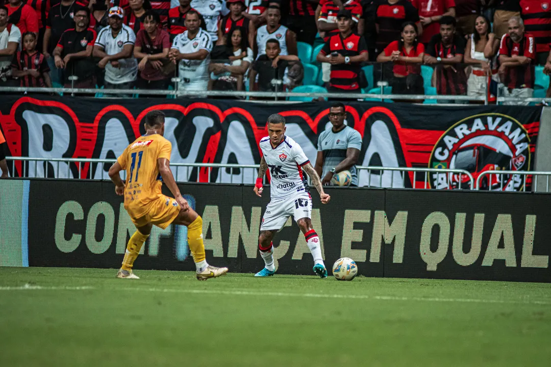 Lucas Esteves em partida pelo Vitória