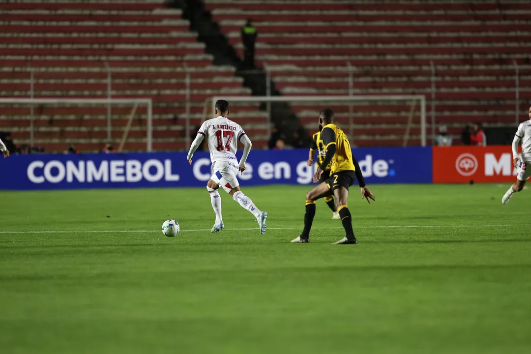 Lucho Rodríguez disputou os 90 minutos da partida contra o The Strongest, nesta terça-feira, 18