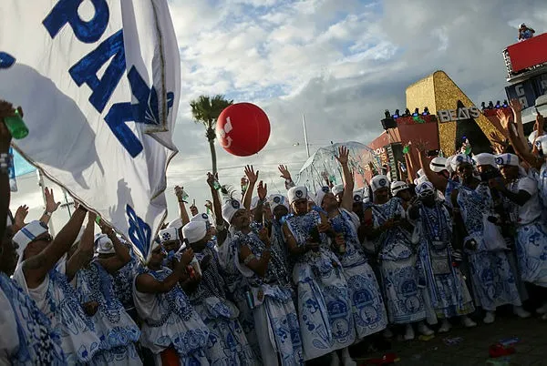 Imagem ilustrativa da imagem MP-BA investiga Filhos de Gandhy após veto a homens trans no Carnaval