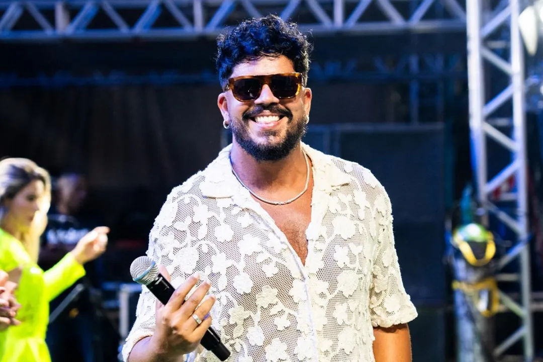 Rafique Saade, vocalista da Mambolada