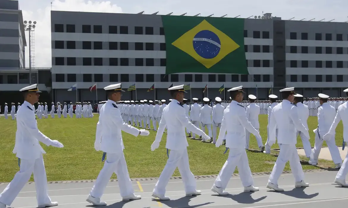 Marinha oferece curso para formação de fuzileiros